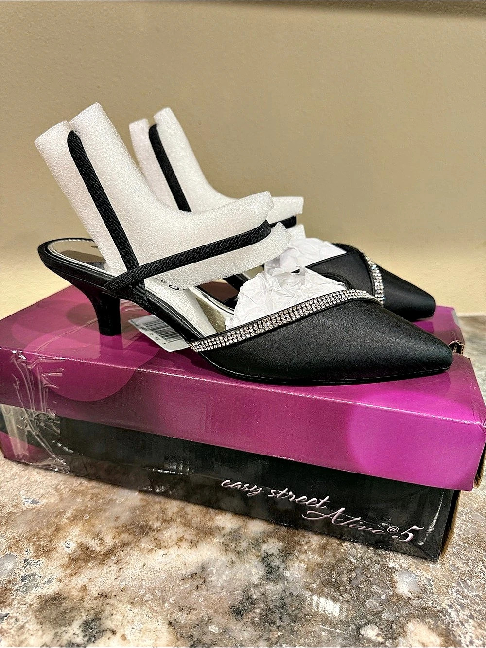 Easy Street Alaina 5 Rhinestone Trim Heels in Black & White US 7.5 W NWT - Picture 2 of 3